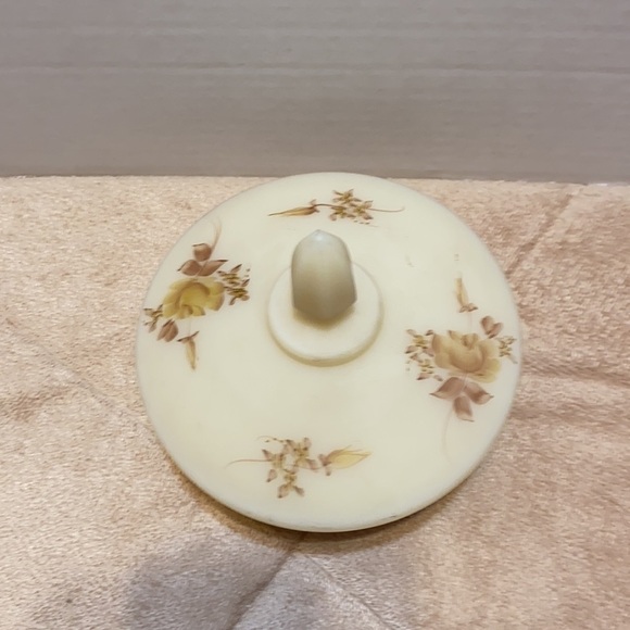 Fenton covered compote candy hand painted and signed custard glass dish - Picture 3 of 11
